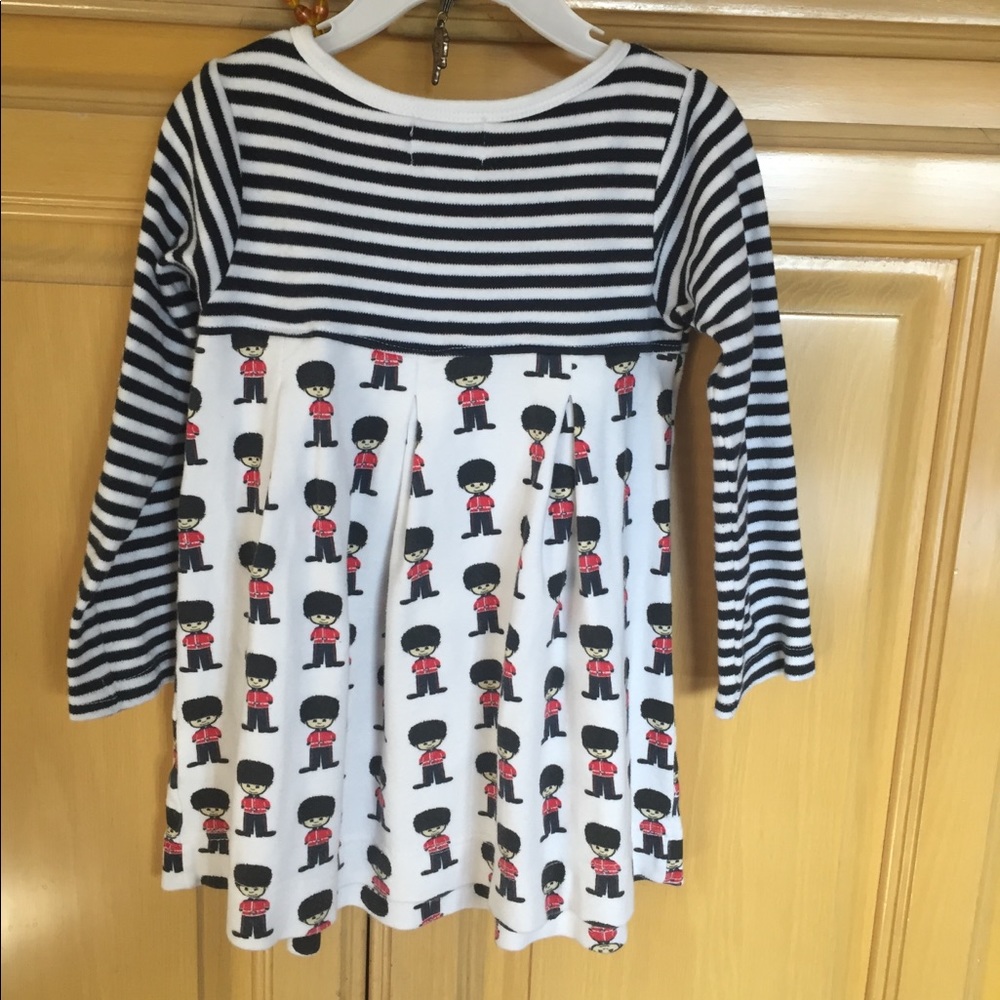 Queen’s guard dress size 3-4